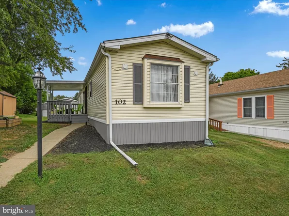 102 Longwood Ct E, Lancaster, PA 17603