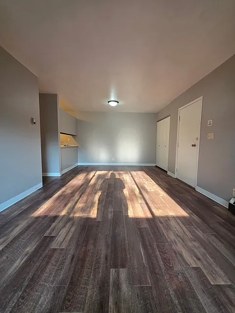 Liberty Lights Apartments B — Photo 3