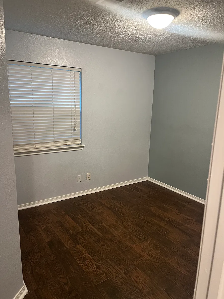 Building Photo - 2203 Armadillo Dr