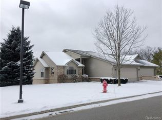 1109 Steph Ln, Brighton, MI 48116
