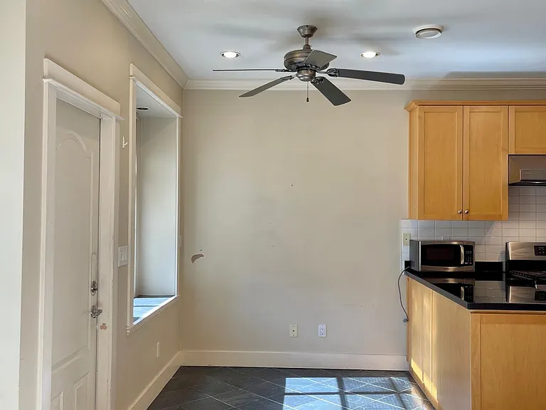8289 Laurel St — Photo 4