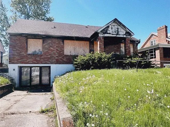 328 W 10th St, Hermann, MO 65041