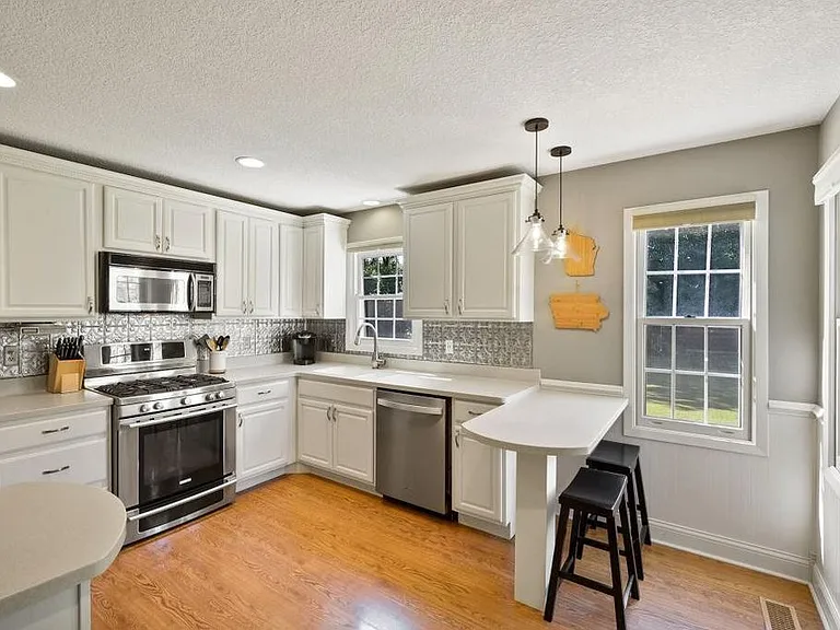 8816 Knollwood Dr — Photo 7
