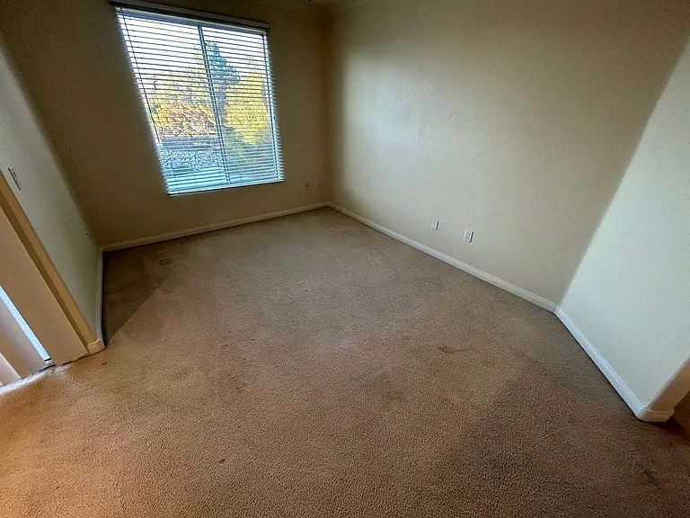 4400 S Jones Blvd #2052 — Photo 11