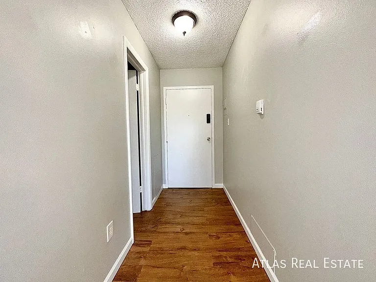 312 W Alabama Ave — Photo 2
