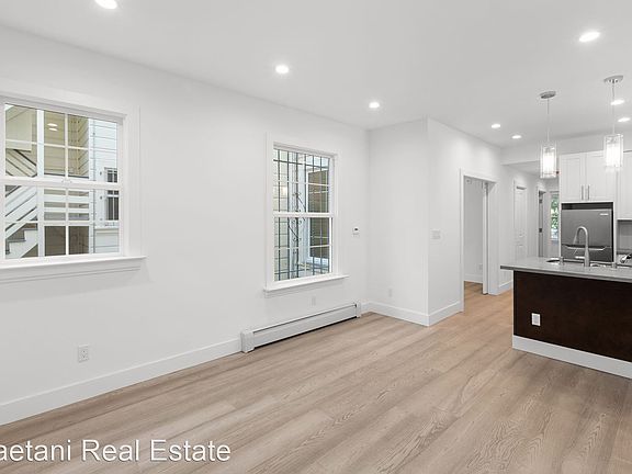 3rd image of 1555 Oak St #11754941