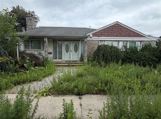 26106 69th Ave, Glen Oaks, NY 11004
