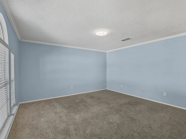 5801 94th St — Photo 30
