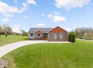 679 Pheasant Ridge Dr, Ortonville, MI 48462