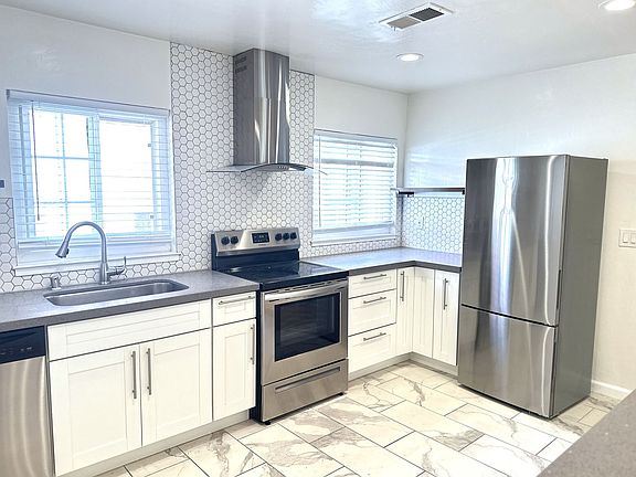 5th image of 2125 Santa Clara Ave