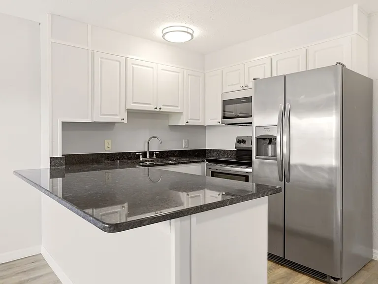 Phillippi Square Apartments — Photo 8