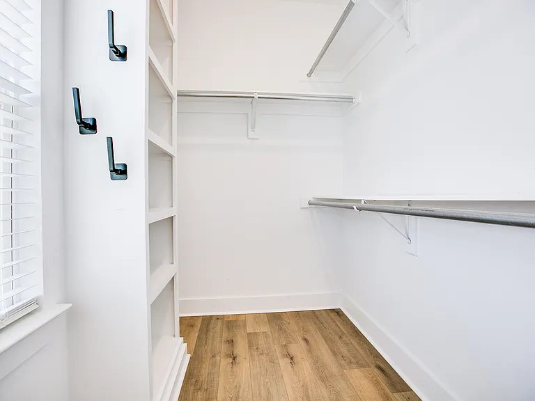 1009 Holiday Dr — Photo 6