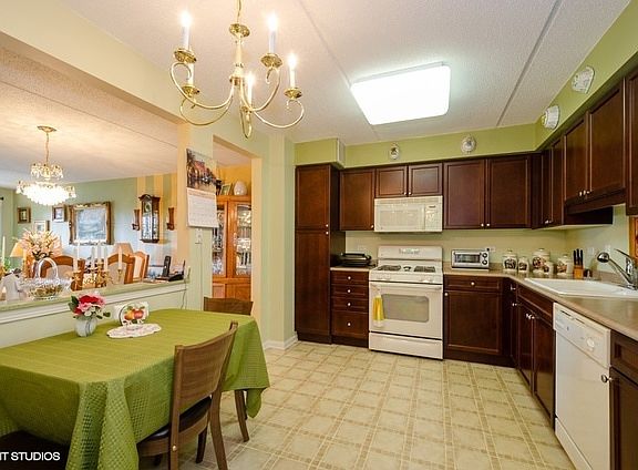 4th image of 6815 N Milwaukee Ave APT 411