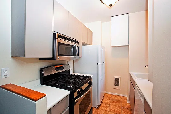 Rented by Keller Williams NYC | media 3