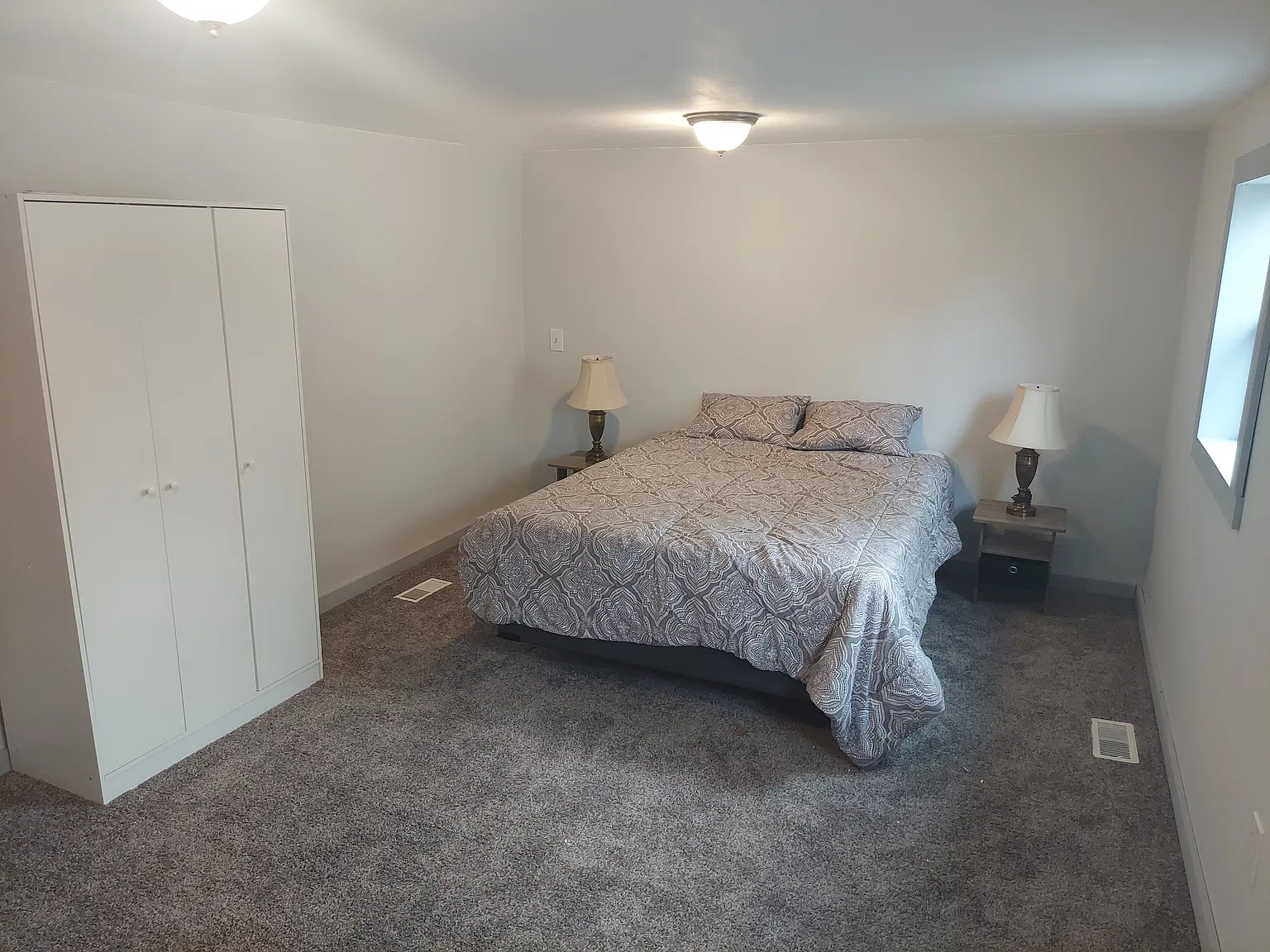 3 bed, 1074 sqft, $2,300 — Photo 2