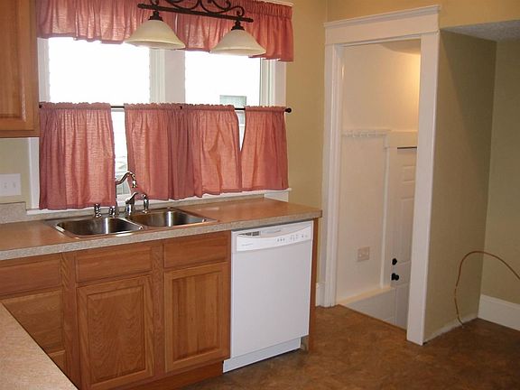 3rd image of 1712 Morton Ave