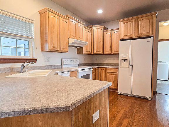 5th image of 2261 Poppy Ln