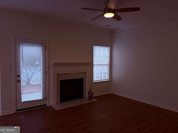 3rd image of 28 Hampton Dr