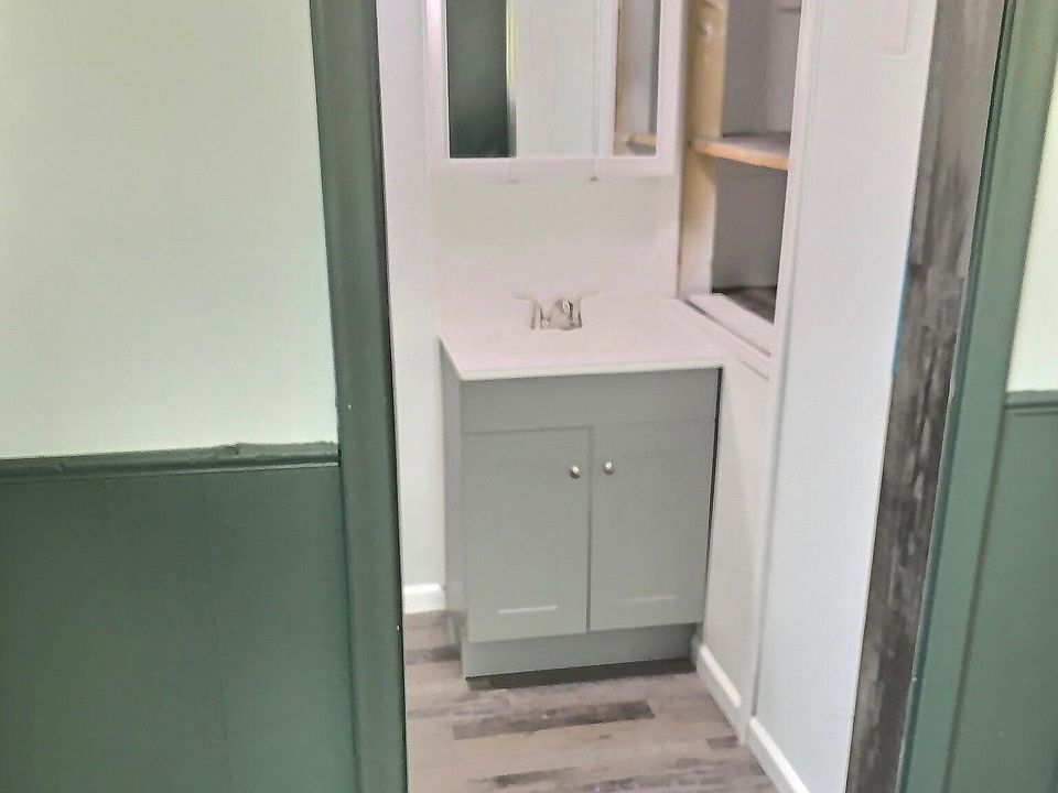 2nd image of 458 H St Unit 3