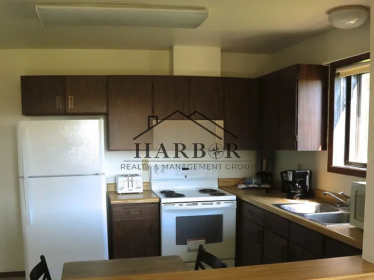 Valley View Apartments — Photo 13