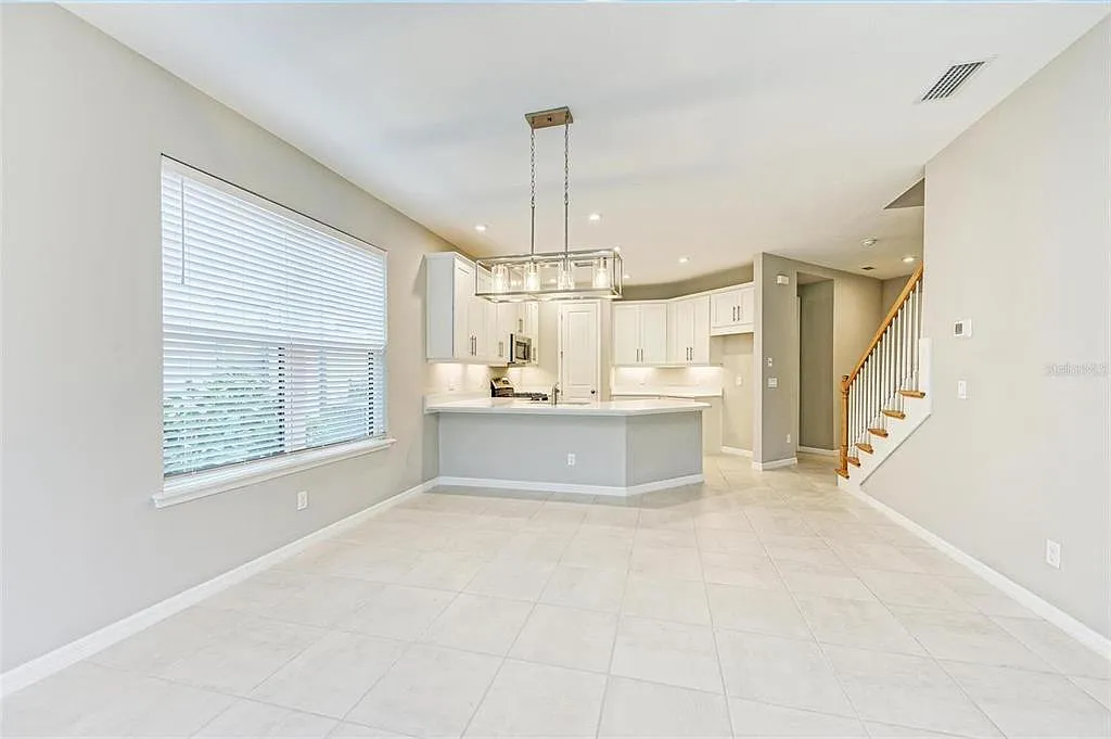 5 bed, 3.5 bath, 2480 sqft, $3,850 — Photo 4