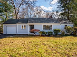 2 Race Brook Rd, West Hartford, CT 06107