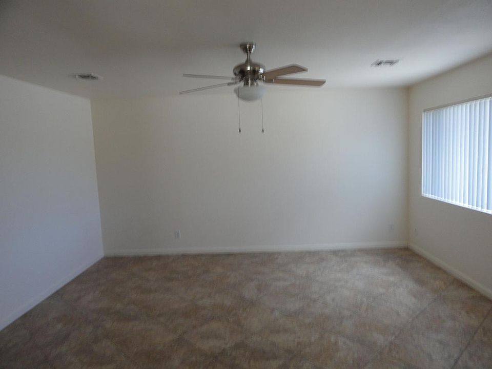1st image of 2476 Lakeside Dr APT 1