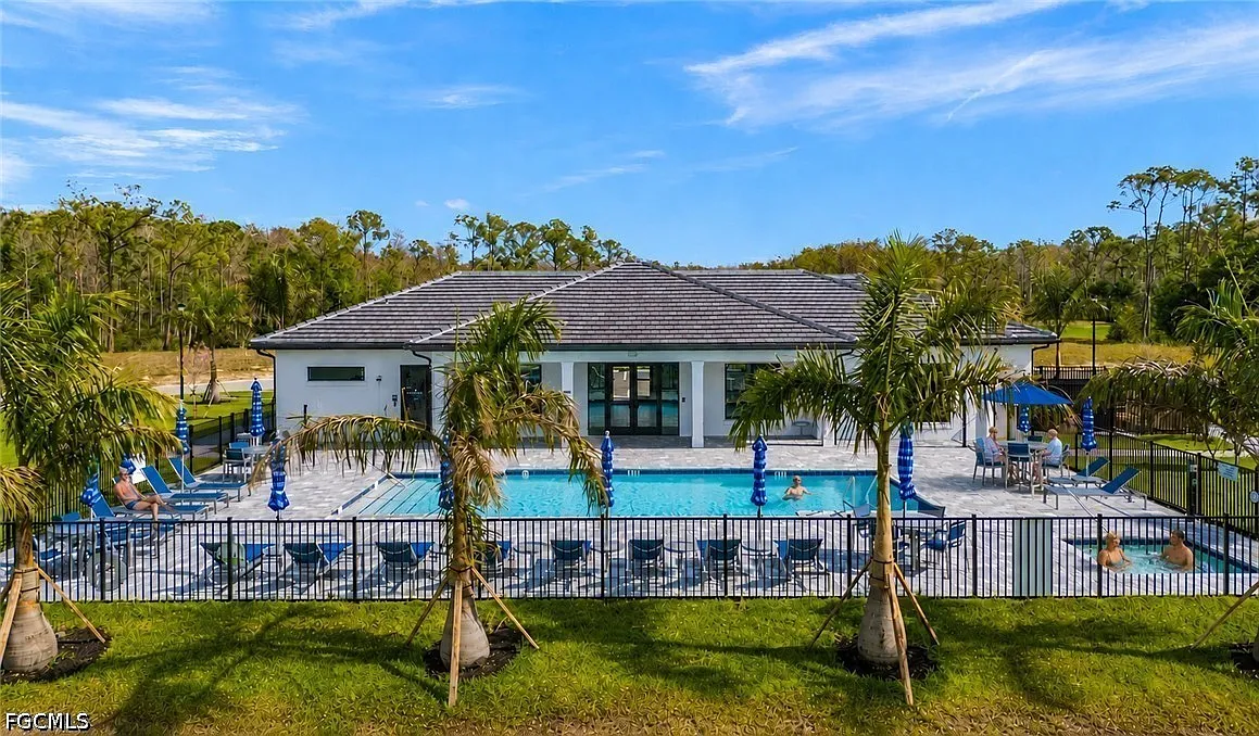 3 bed, 2.5 bath, 1590 sqft, $2,400 — Photo 4