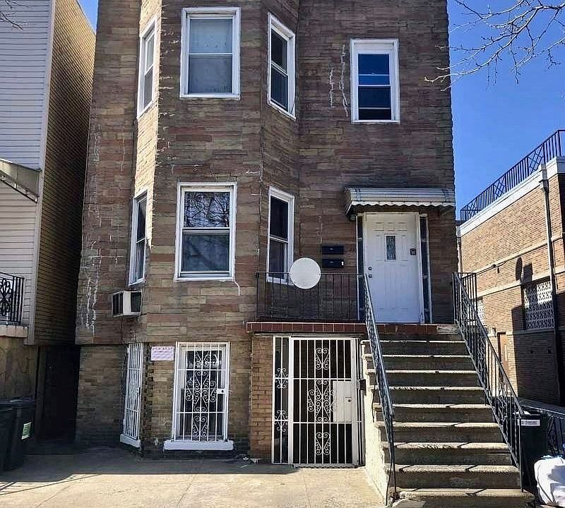 1st image of 2166 31st St
