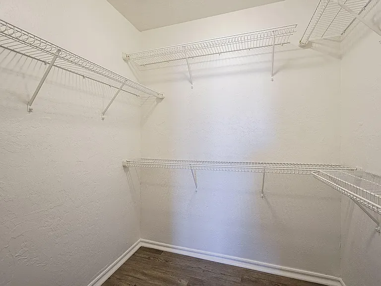 2406 Leeds Ln — Photo 14