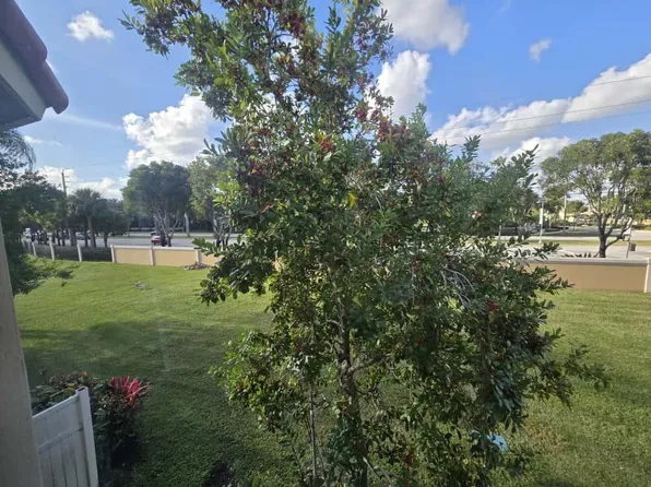 3516 Briar Bay Blvd APT 203, West Palm Beach, FL 33411