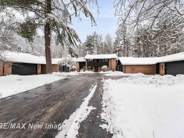 3310 N Bent Oak Dr, Midland, MI 48640