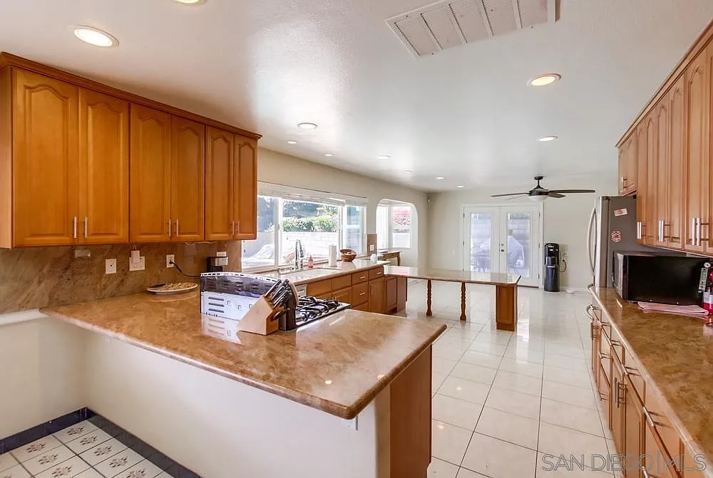 5 bed, 3500 sqft, $1,850 — Photo 4
