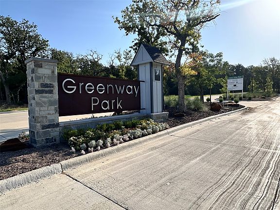 4th image of 304 Park Ln