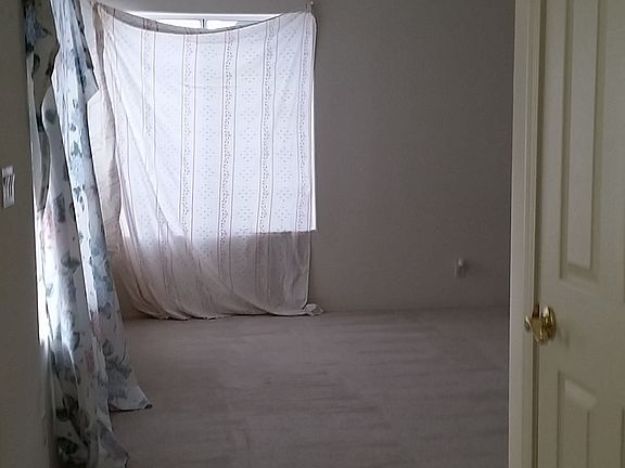Front into LR/entry closet