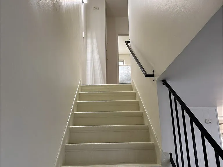 1164 Irving Ave #A — Photo 11