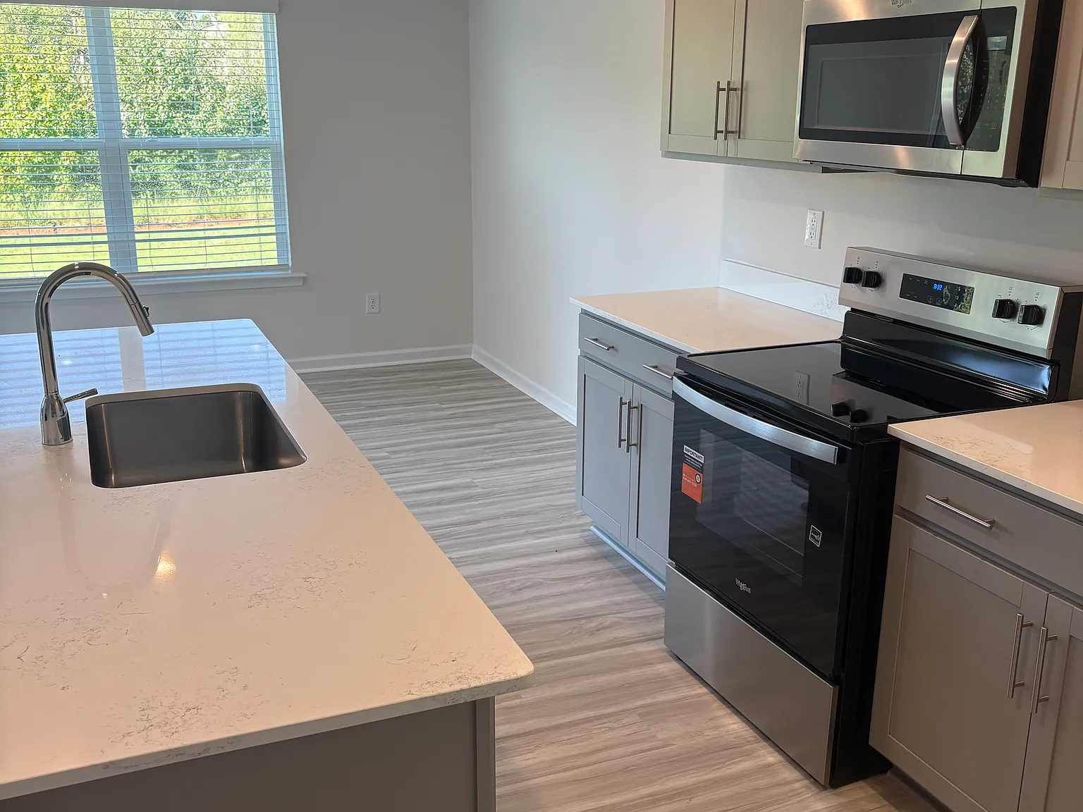 3 bed, 1749 sqft, $2,050 — Photo 4