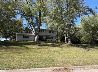 1203 Glenview Cir, Fairfield, IA 52556