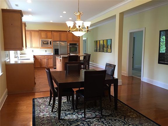 The large breakfast room with views to the back courtyard.