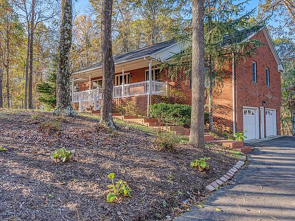 3rd image of 103 Sedgefield Ln