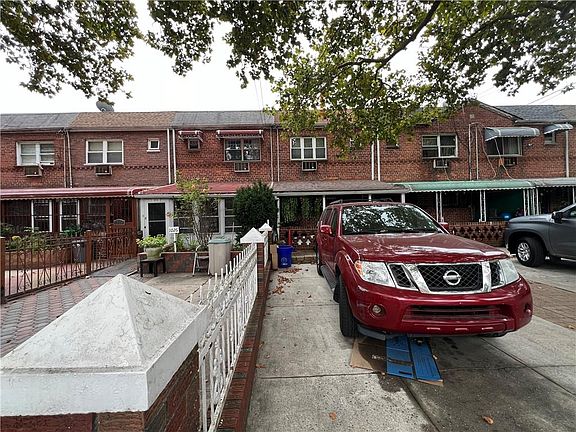 4th image of 1024 Hendrix St