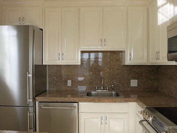 4th image of 1330 Jones St APT 404