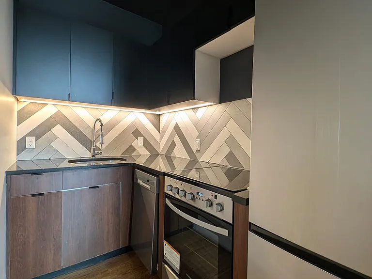1354 Jefferson Ave #B5 — Photo 6