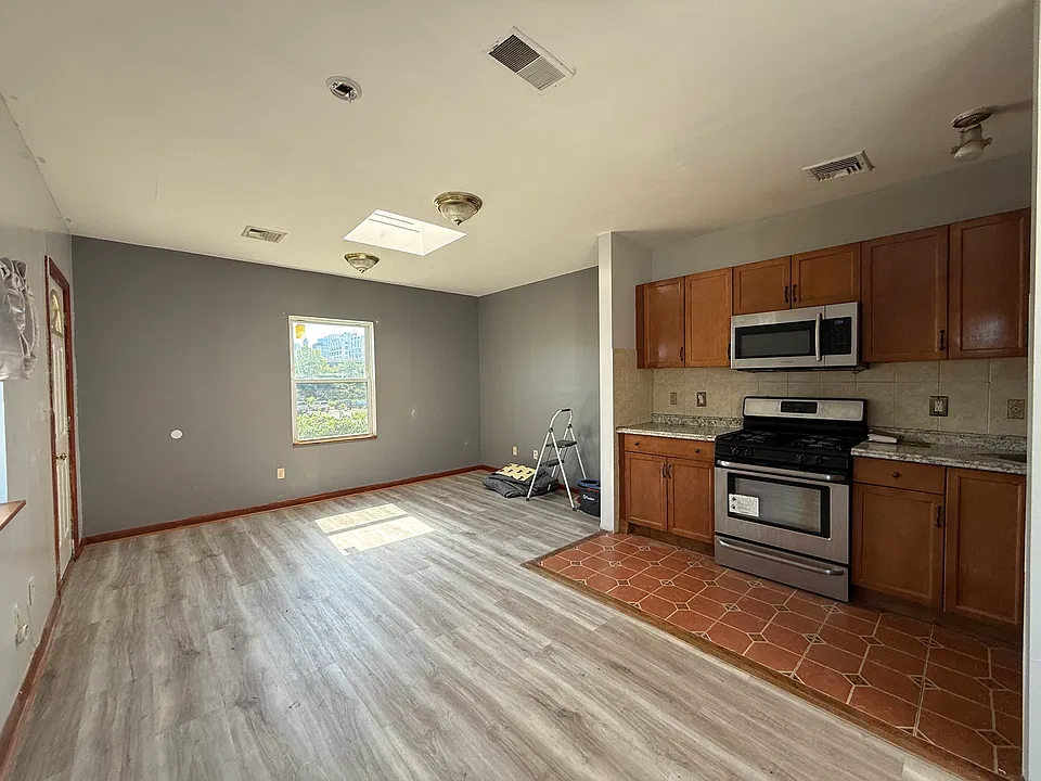 32 Lewis Ave #2A