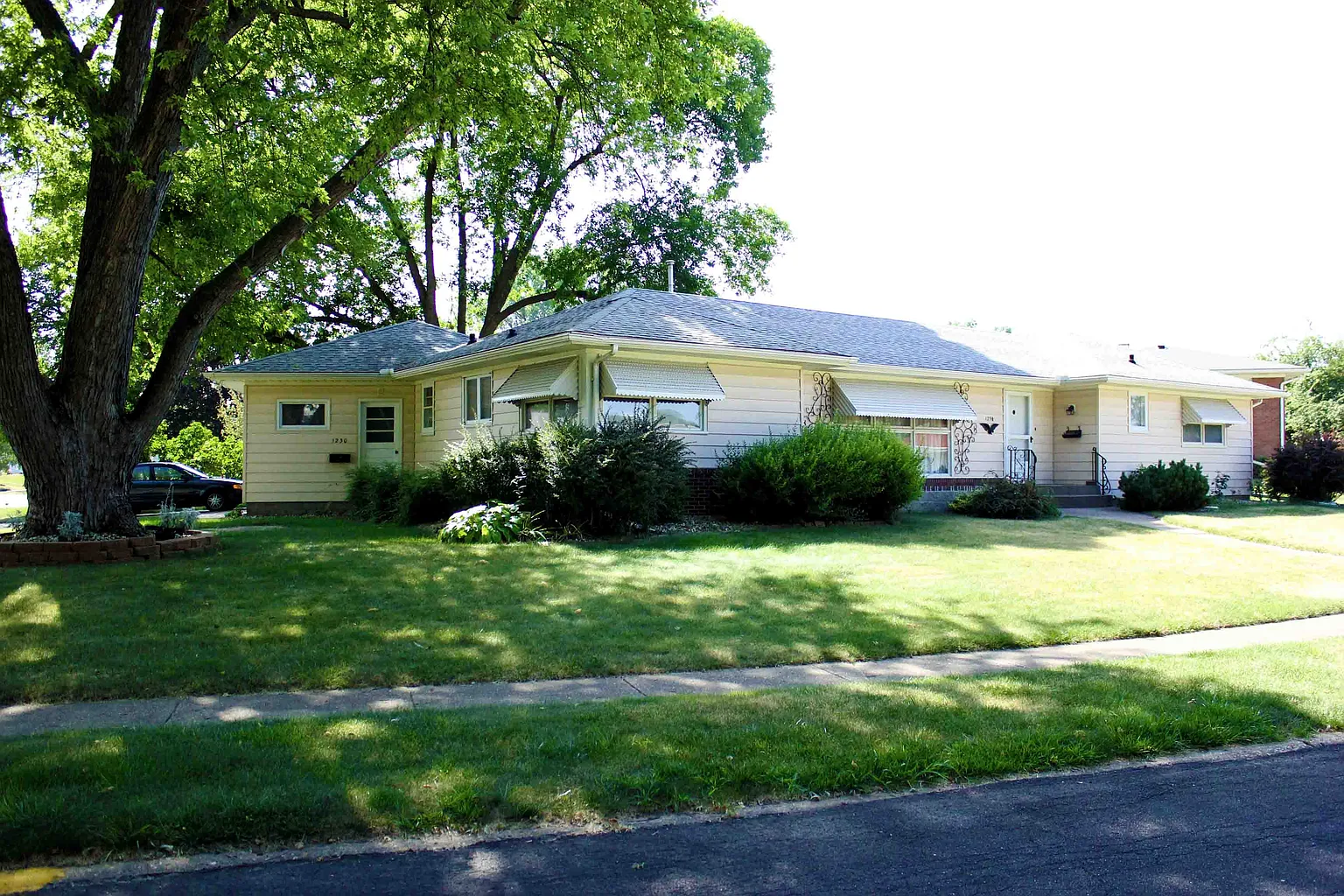 1230 Hilltop Dr photo 1