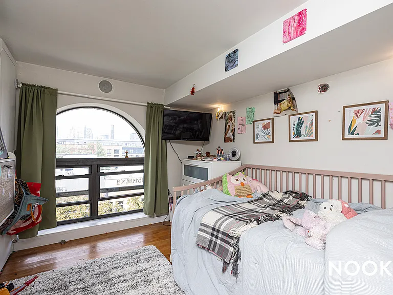 100 Dupont St #1L — Photo 11