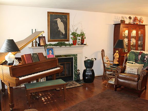 2nd image of 4547 Summerset Dr