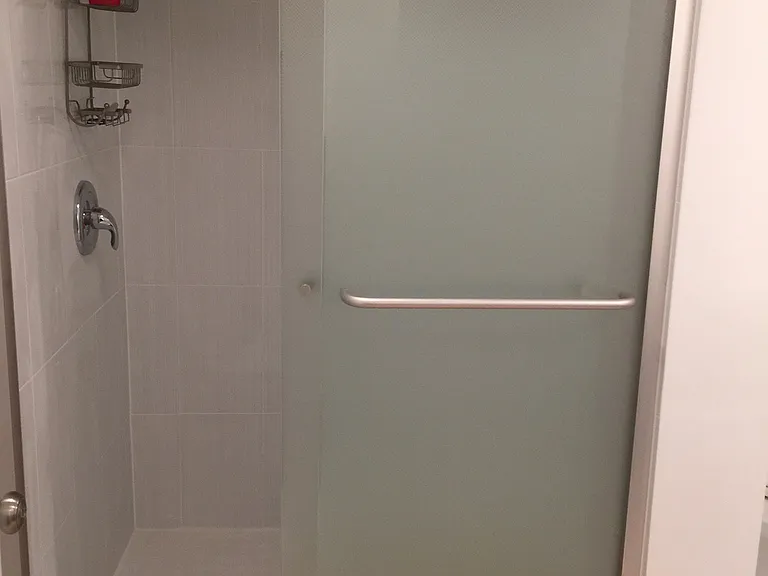 Full bathroom 3