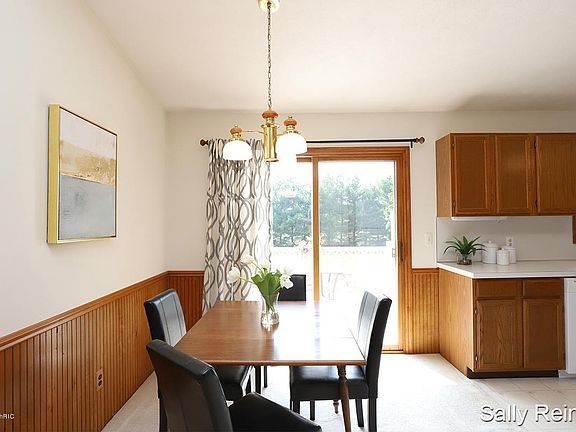 5th image of 5253 Chauncey Dr NE