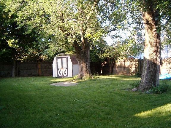 Back Yard w/ shed